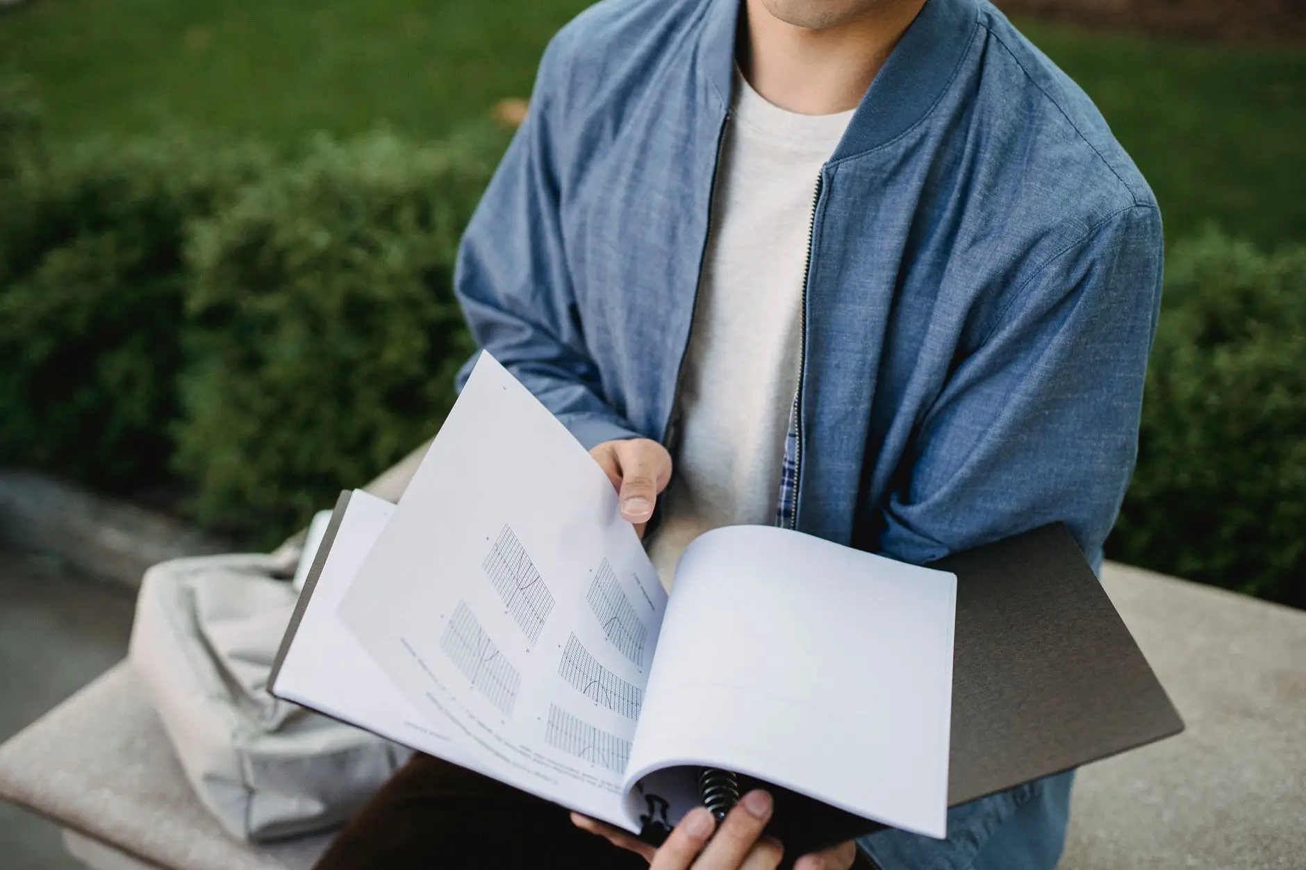 材料科学实验中扫描电子显微镜的选型要点与技术对比