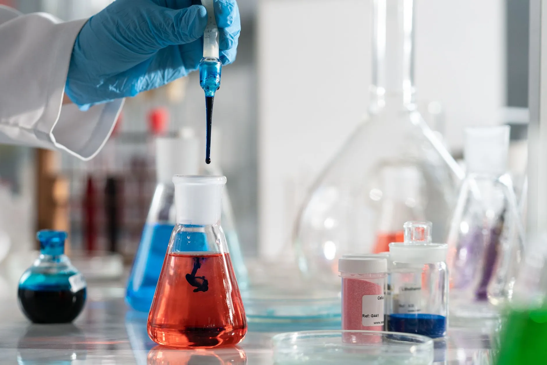 科研设备选型指南：生物实验室常用仪器配置与技术支持要点